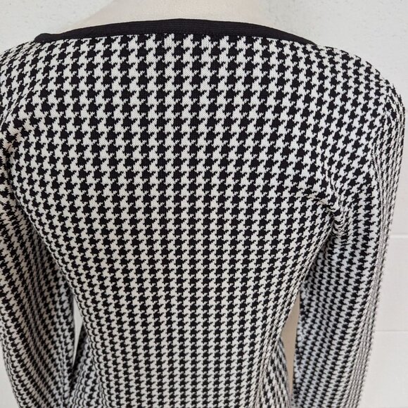 NWOT White House Black Market Houndstooth Sweater, Medium - Picture 4 of 5